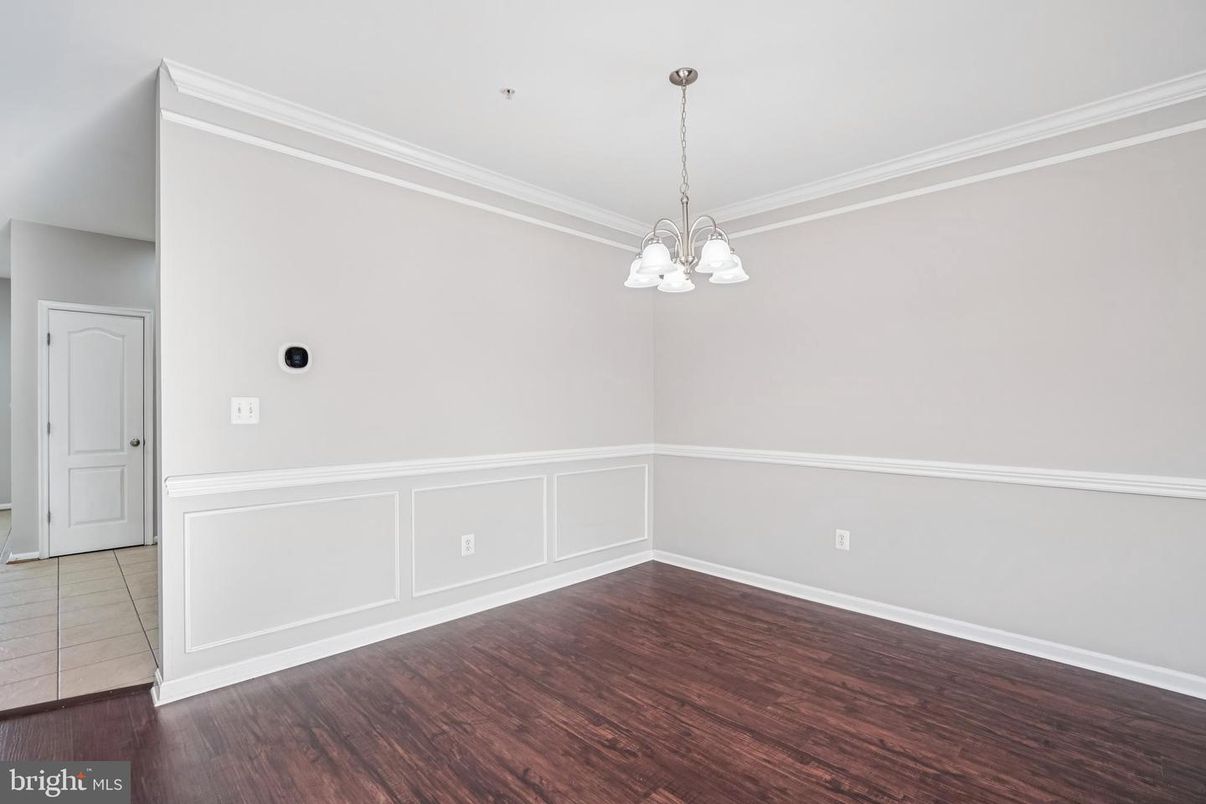 Empty room, Interior, Pendant Lights, Wood Texture Flooring