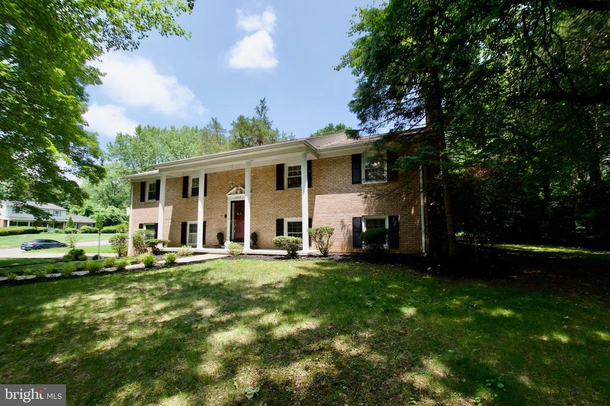 Backyard, Exterior, Facade, Brick Facade, Georgian