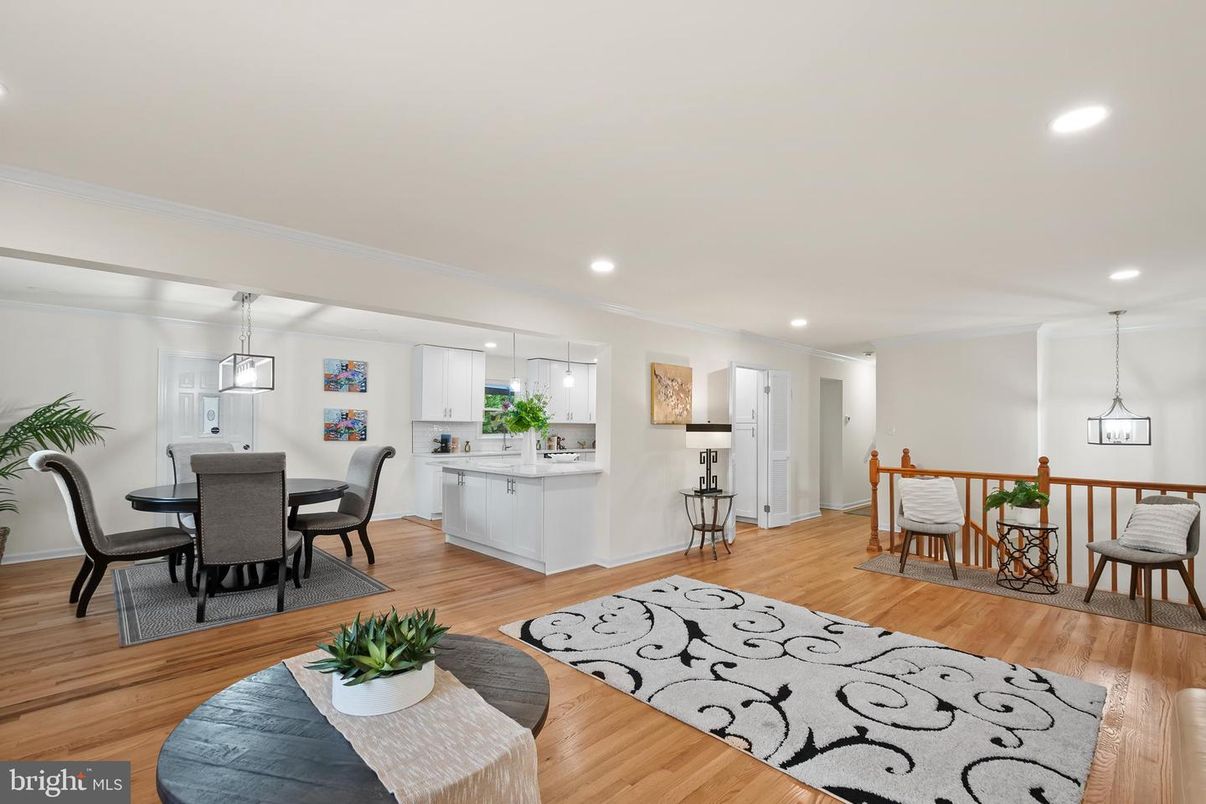 Dining room, Interior, Kitchen, Pendant Lights, Recessed Lighting, Wood Texture Flooring