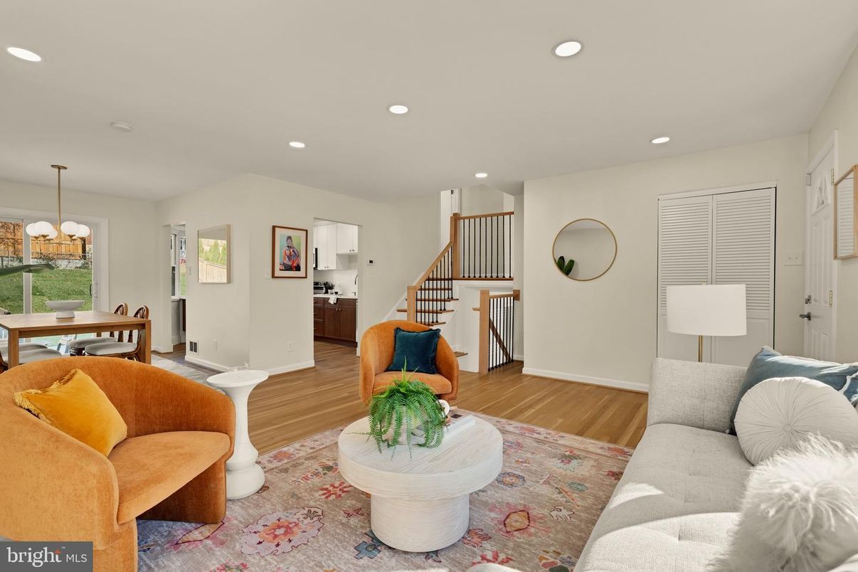 Dining room, Interior, Living room, Pendant Lights, Recessed Lighting, Wood Texture Flooring