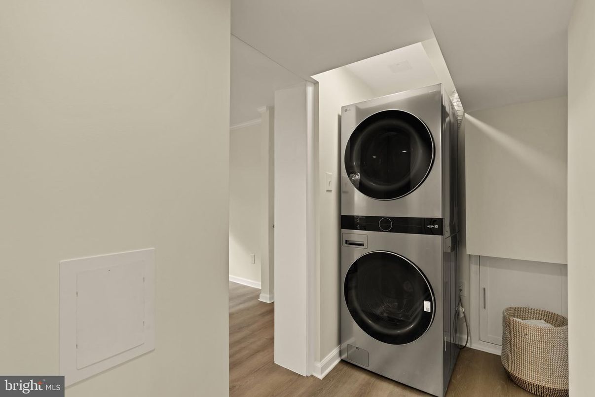 Interior, Utility Closets, Washer, Wood Texture Flooring