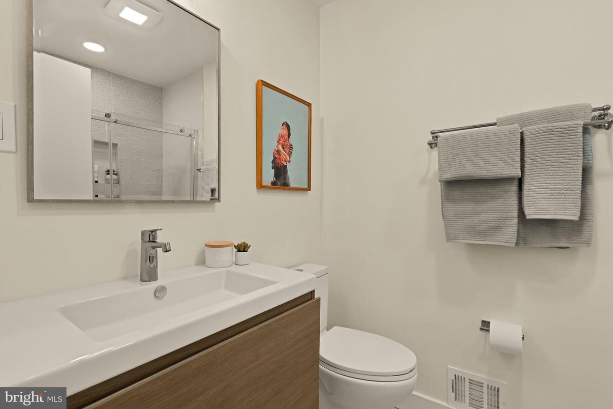 Bathroom, Interior, Recessed Lighting