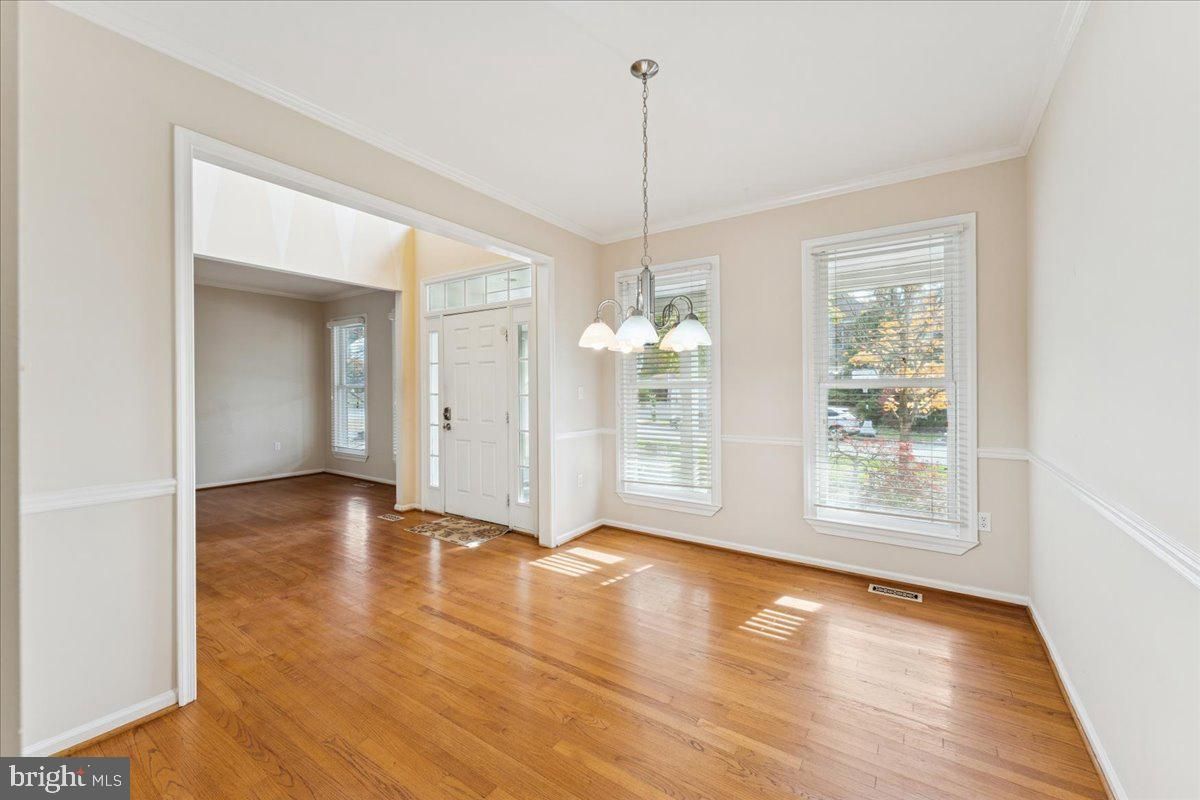 Chandelier, Empty room, Interior, Pendant Lights, Wood Texture Flooring