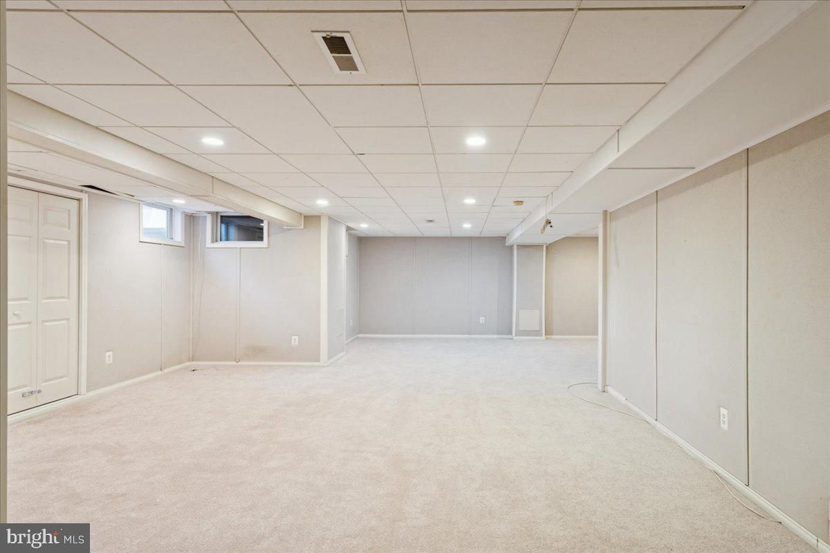 Empty room, Interior, Recessed Lighting