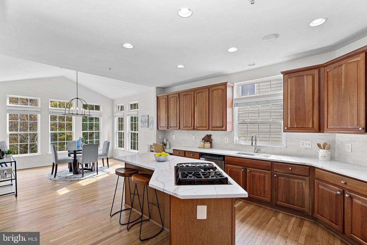 Dining room, Interior, Kitchen, Pendant Lights, Recessed Lighting, Wood Texture Flooring