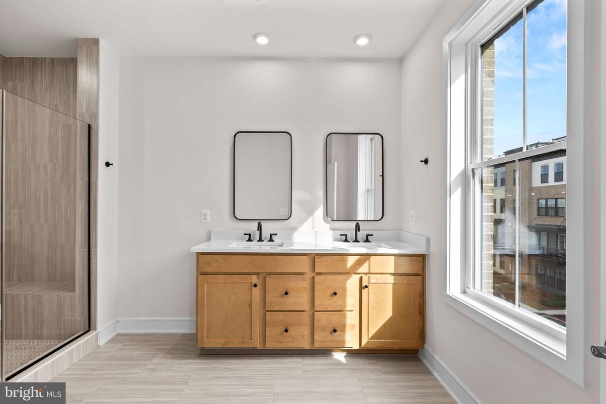 Bathroom, Dual Sink Vanities, Interior, Recessed Lighting