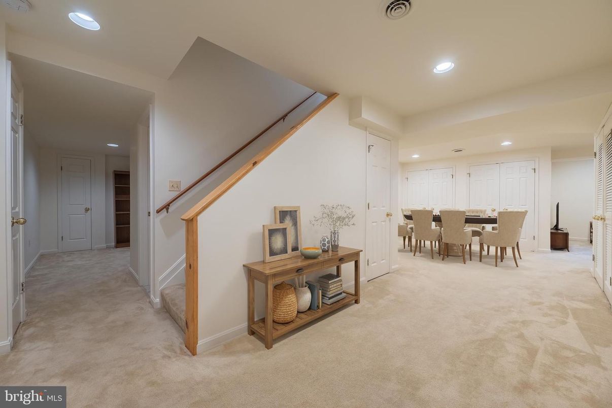Dining room, Interior, Recessed Lighting