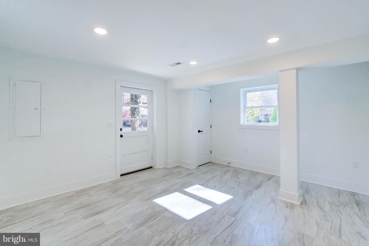 Empty room, Interior, Marble, Recessed Lighting