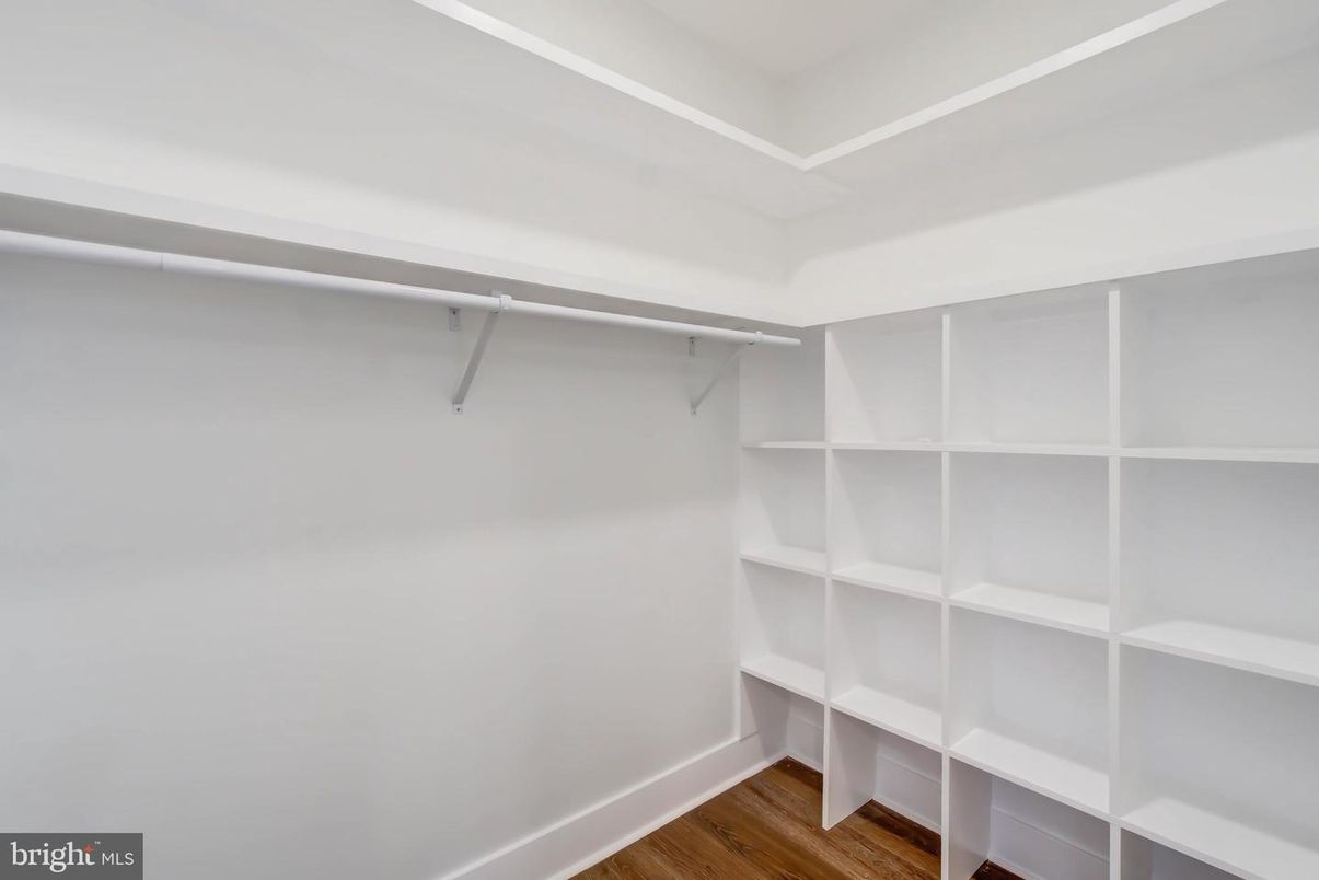 Interior, Walk-in Closets, Wood Texture Flooring