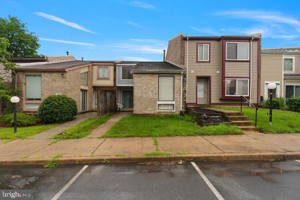 Exterior, Facade, Brick Facade, Rowhouse