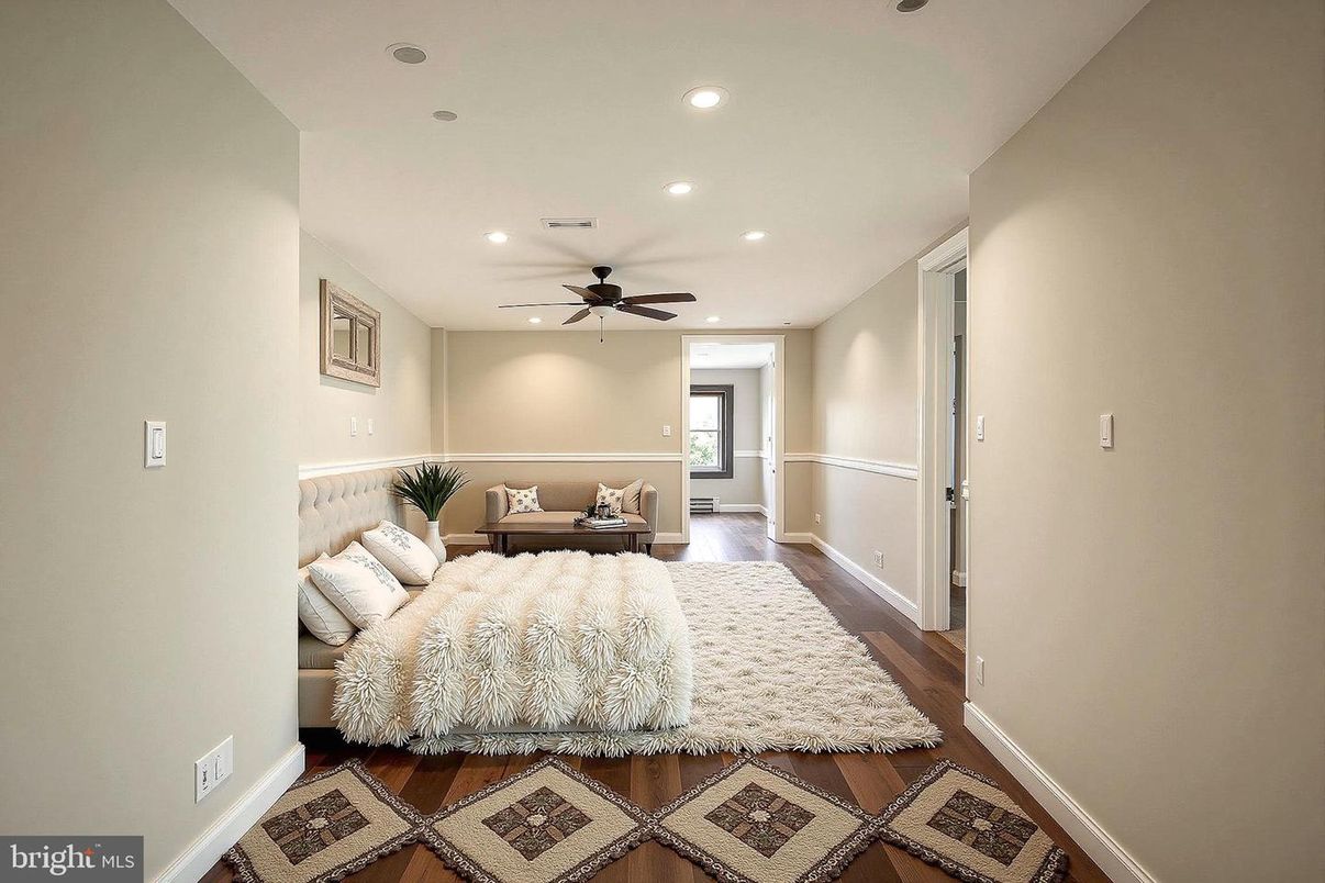 Interior, Recessed Lighting, Wood Texture Flooring