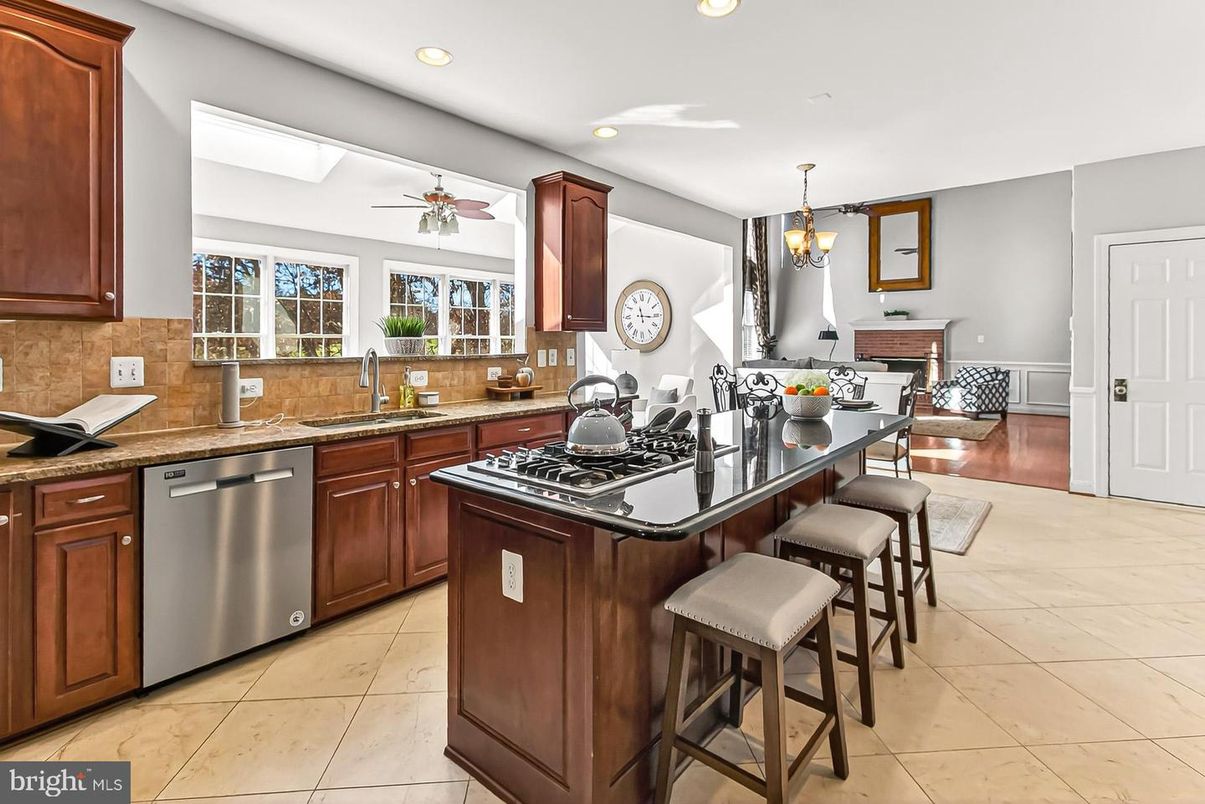 Chandelier, Dining room, Interior, Kitchen, Recessed Lighting, Wood Texture Flooring