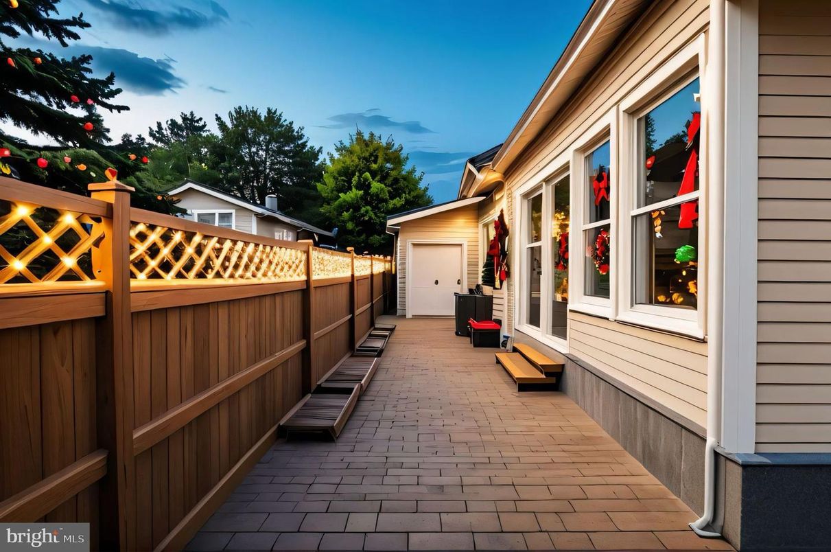 Detached Garage, Exterior