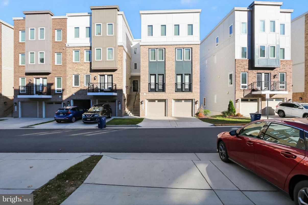 Attached, Exterior, Facade, Brick Facade, Rowhouse