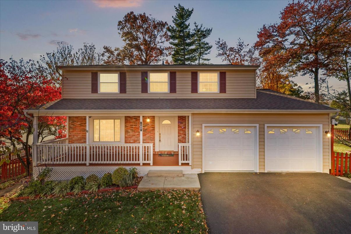 Attached, Exterior, Facade, Brick Facade, Split Level