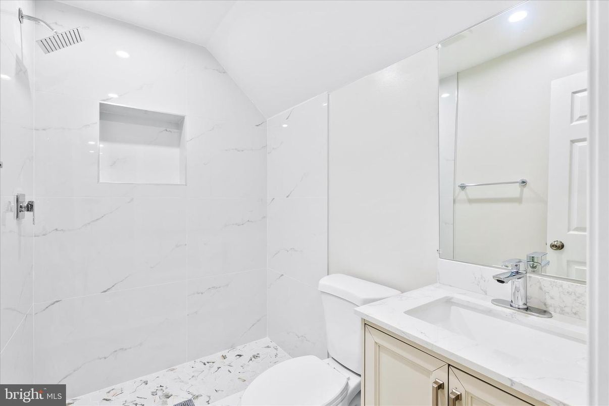 Bathroom, Interior, Marble Walls, Recessed Lighting