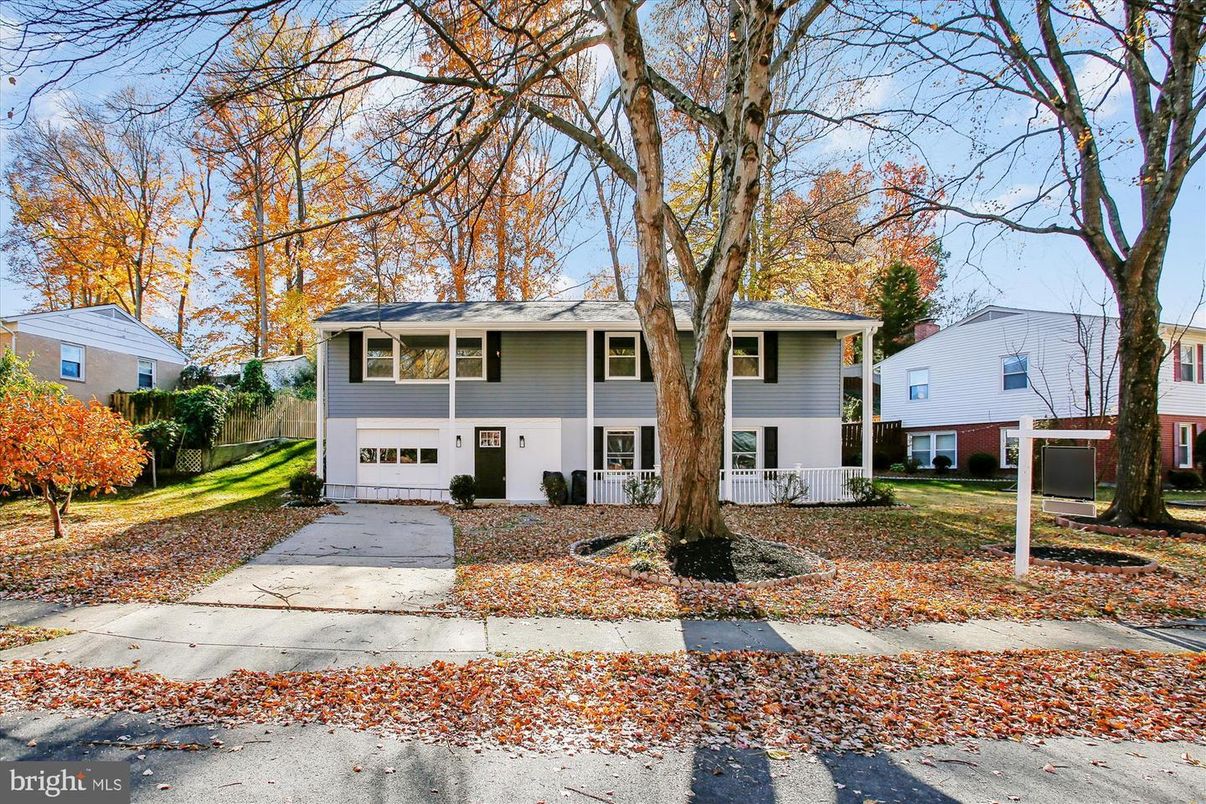 Attached, Exterior, Facade, Raised Ranch