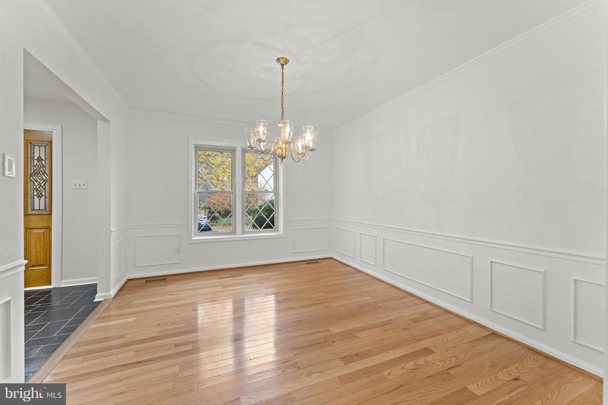 Chandelier, Empty room, Interior, Wood Texture Flooring