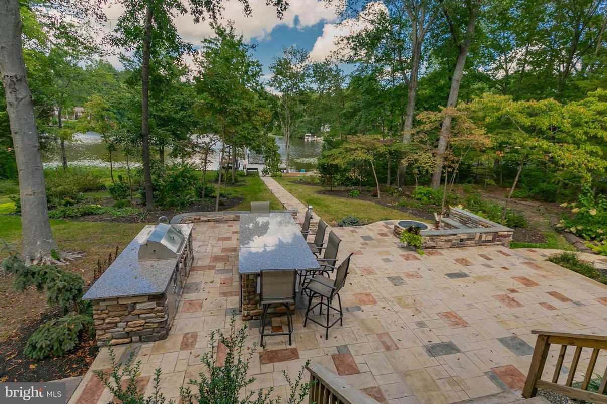 Exterior, Outdoor Kitchen