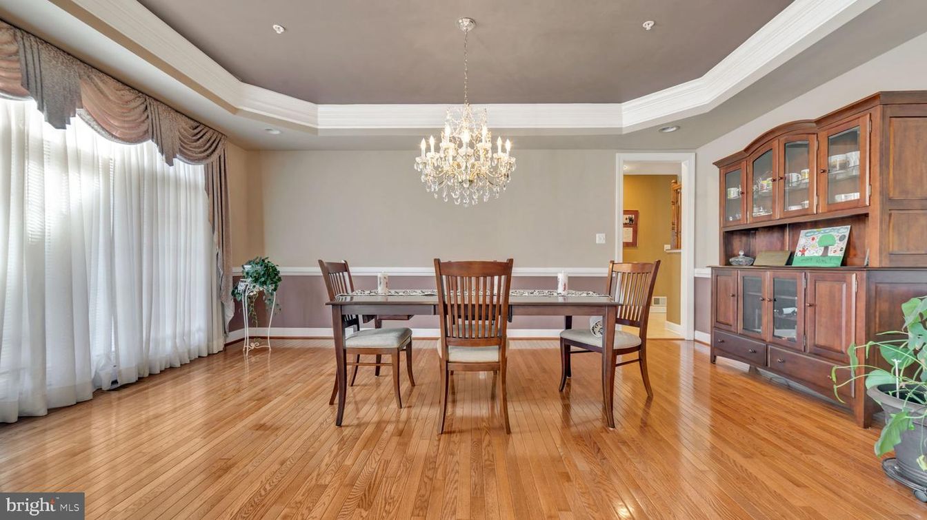 Chandelier, Dining room, Interior, Recessed Lighting, Wood Texture Flooring