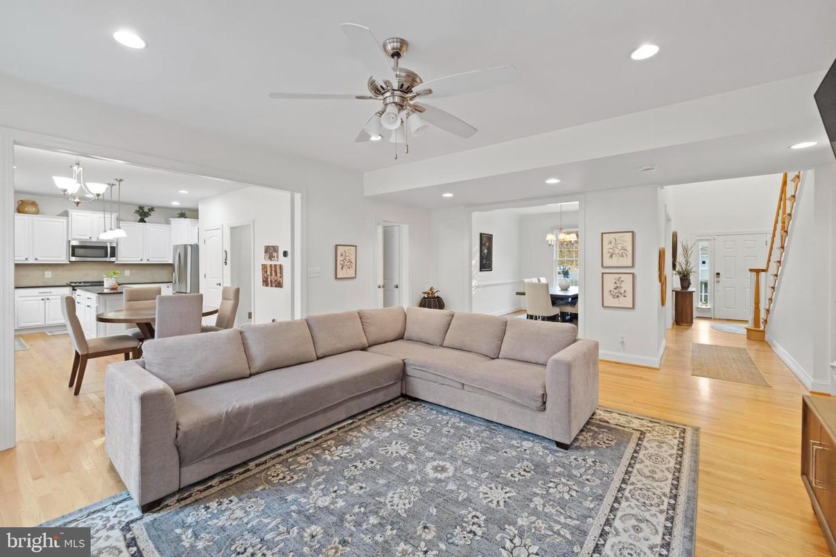Chandelier, Dining room, Interior, Kitchen, Living room, Pendant Lights, Recessed Lighting, Wood Texture Flooring