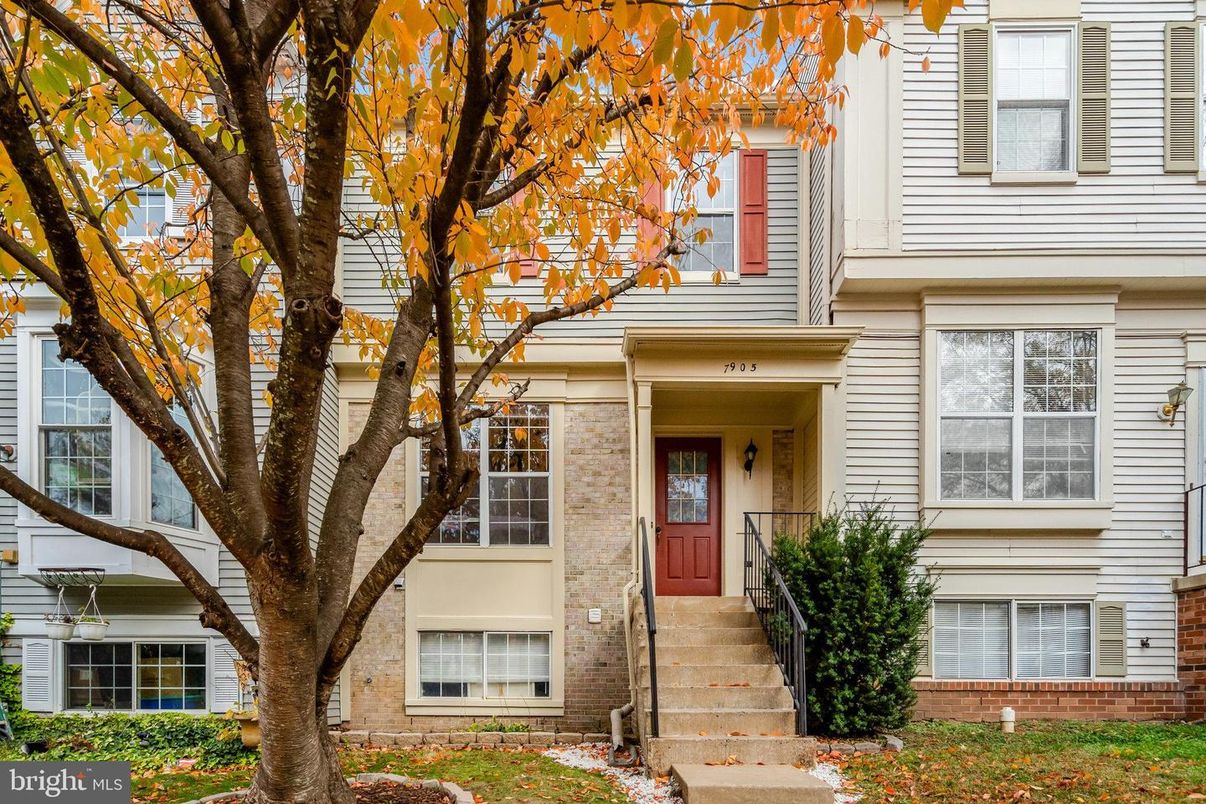 Exterior, Facade, American Foursquare