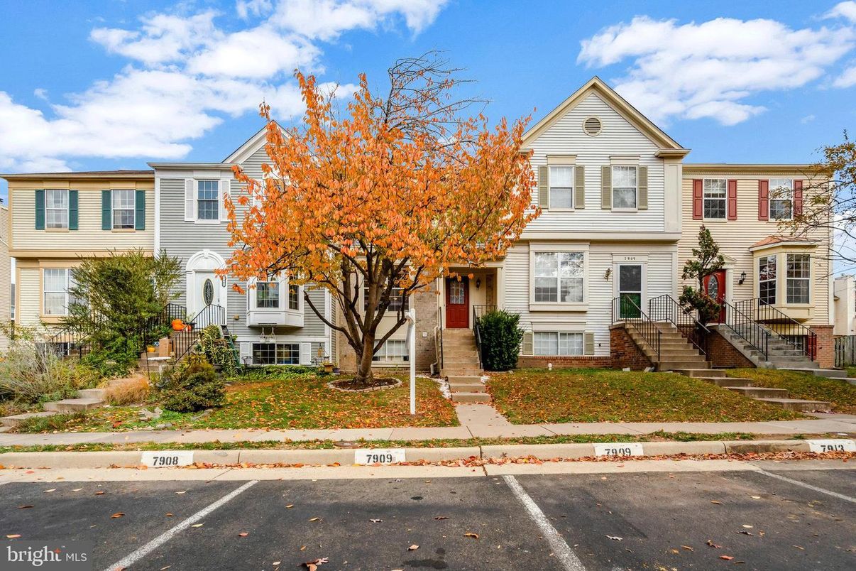 Exterior, Facade, Queen Anne Victorian