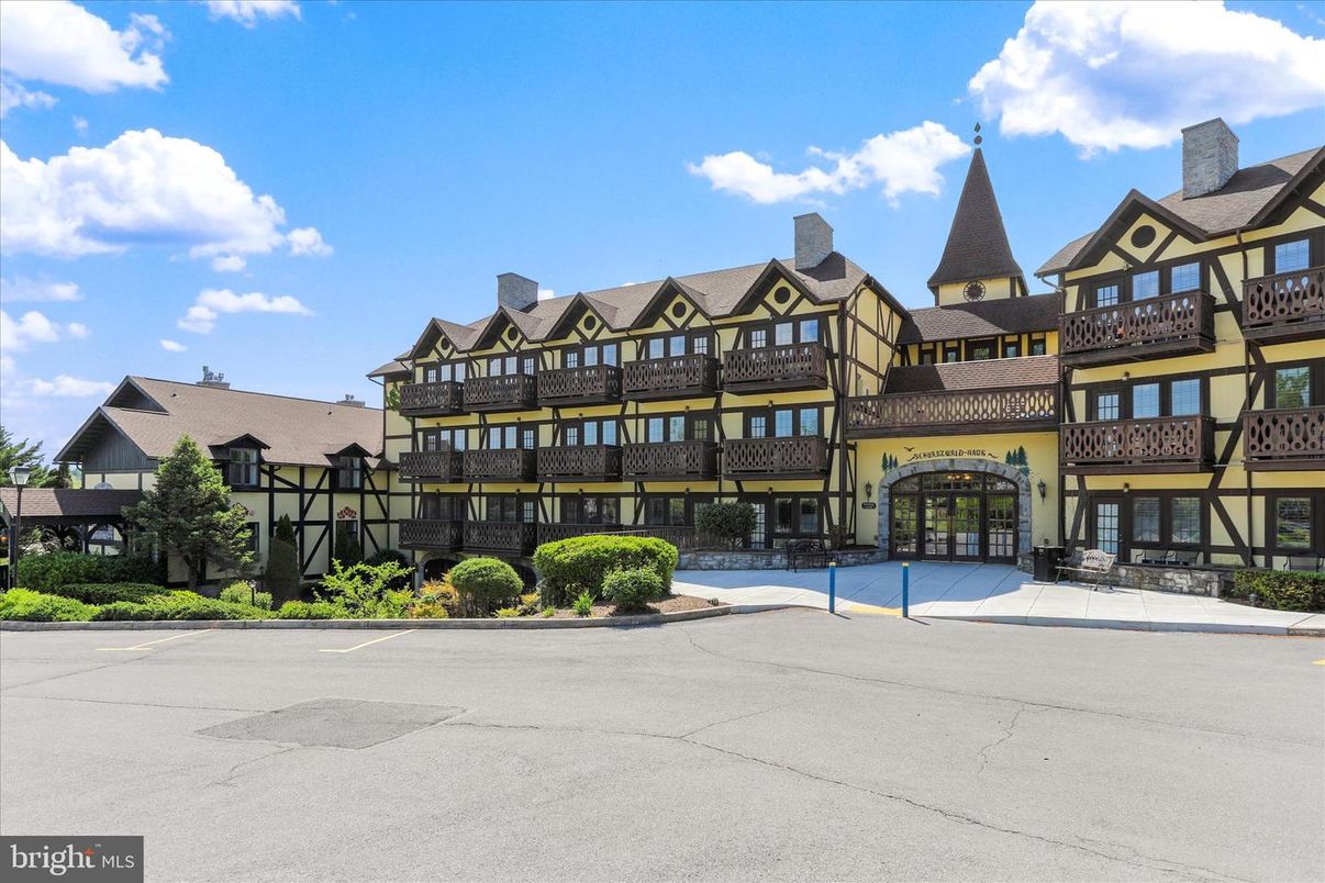 Exterior, Facade, Tudor Revival
