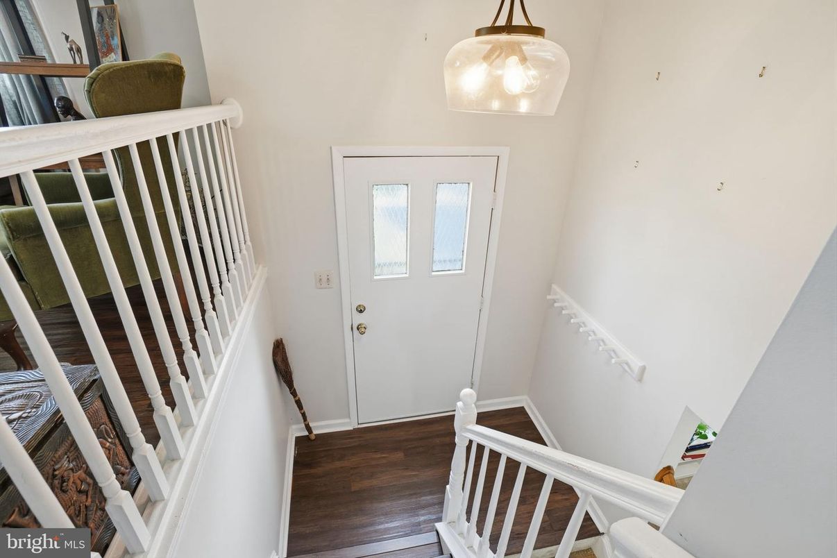 Interior, Pendant Lights, Wood Texture Flooring
