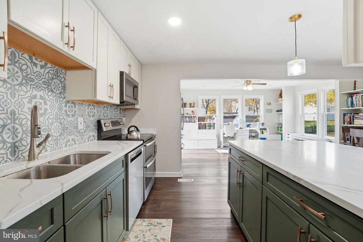 Interior, Kitchen, Pendant Lights, Recessed Lighting, Wood Texture Flooring