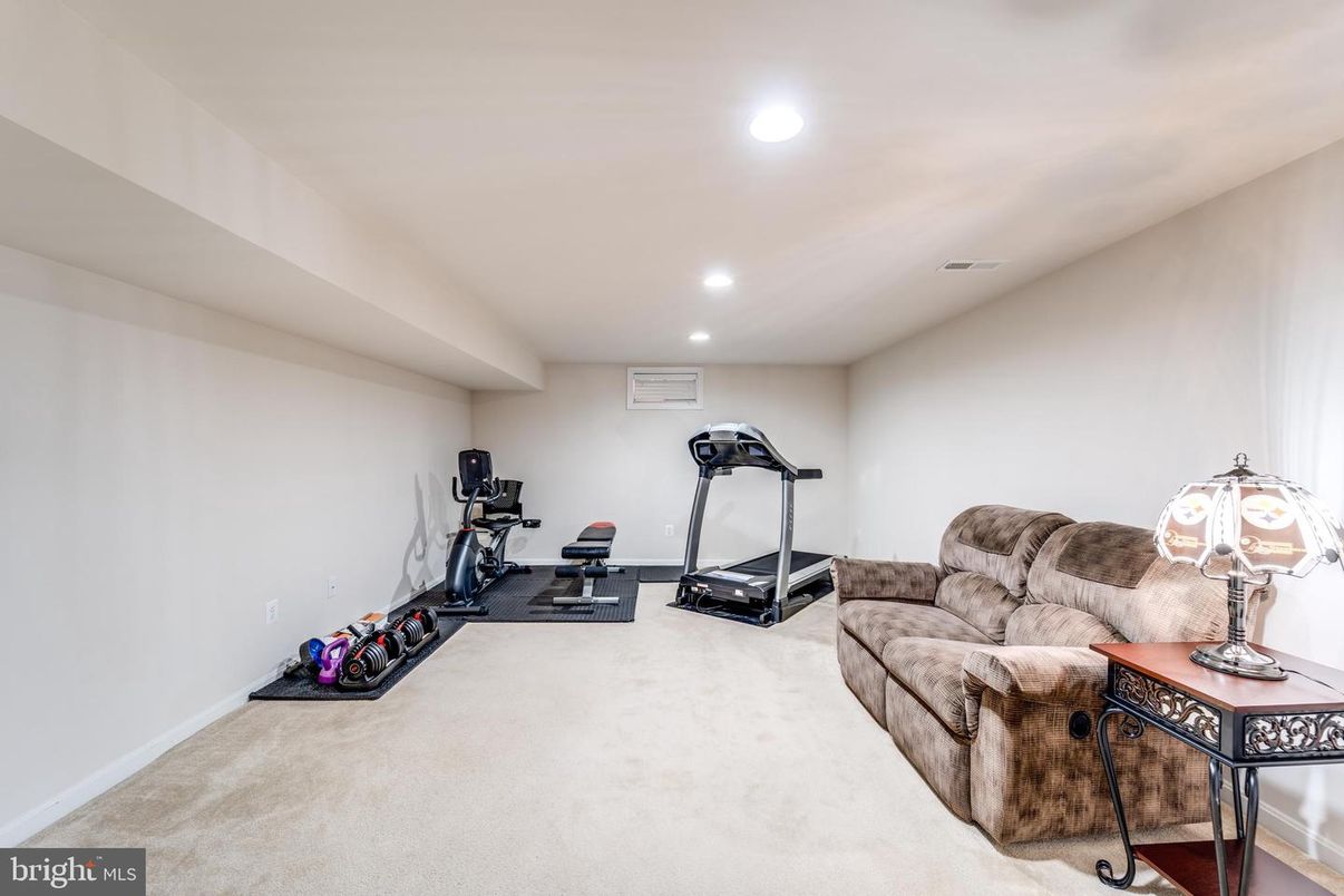 Fitness Equipment, Interior, Living room, Recessed Lighting