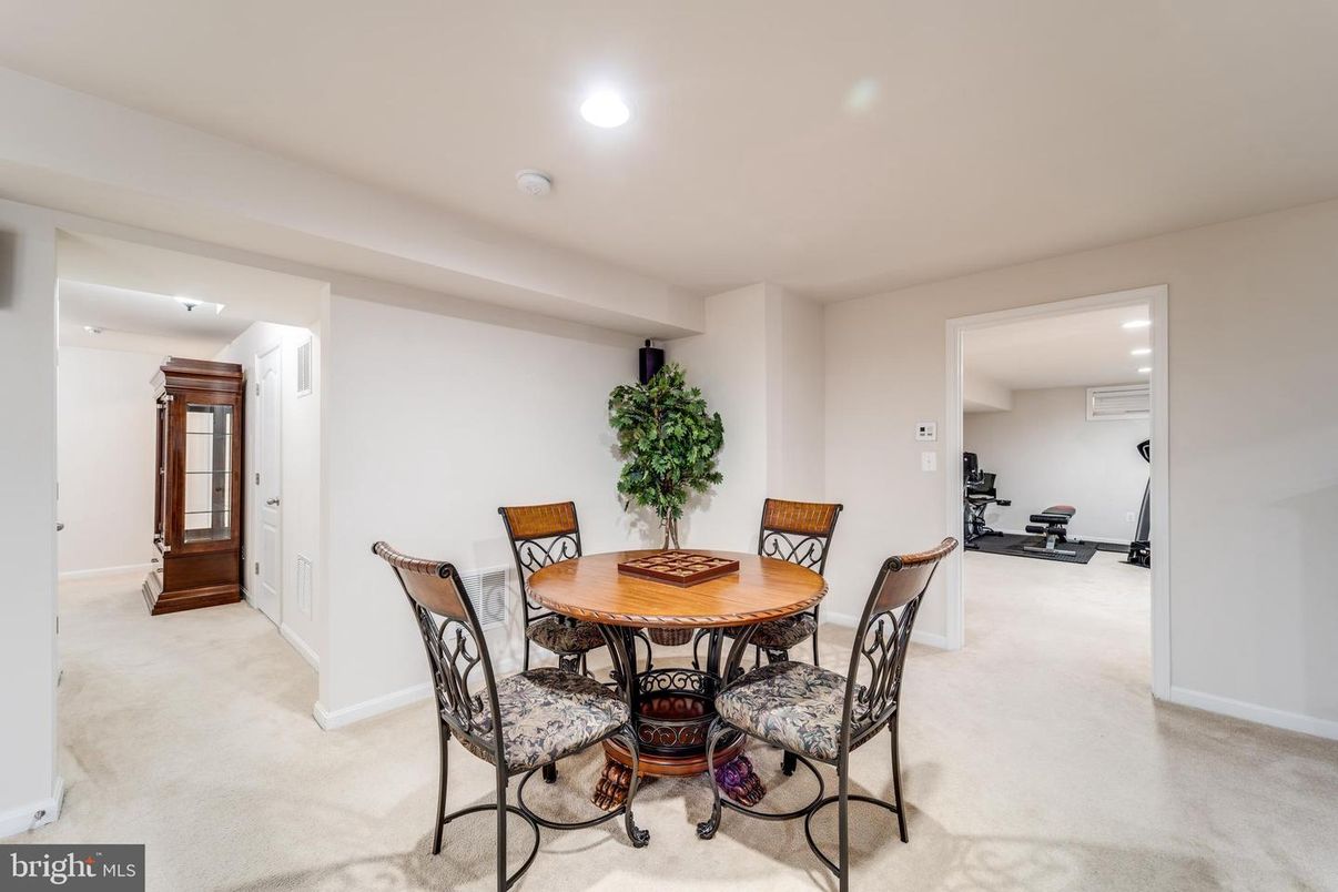 Dining room, Interior, Recessed Lighting