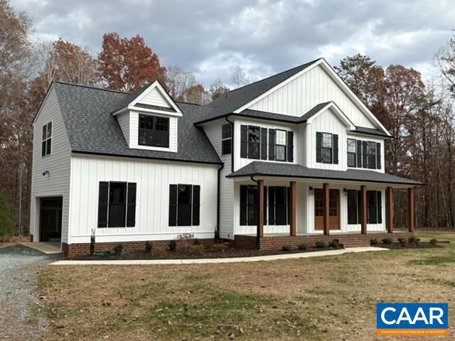 Attached, Exterior, Facade, Farmhouse