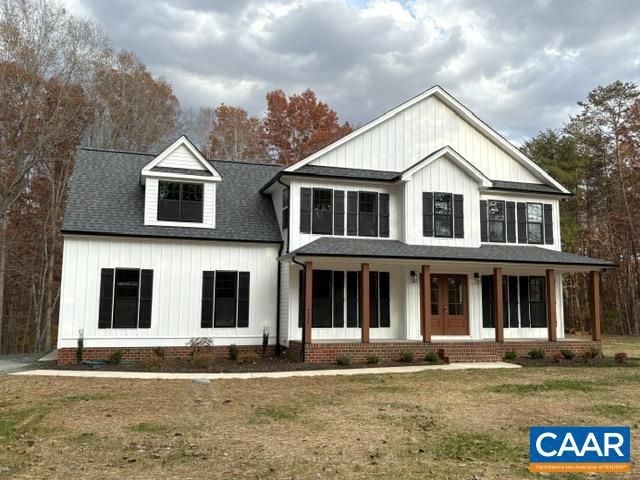 Exterior, Facade, Farmhouse