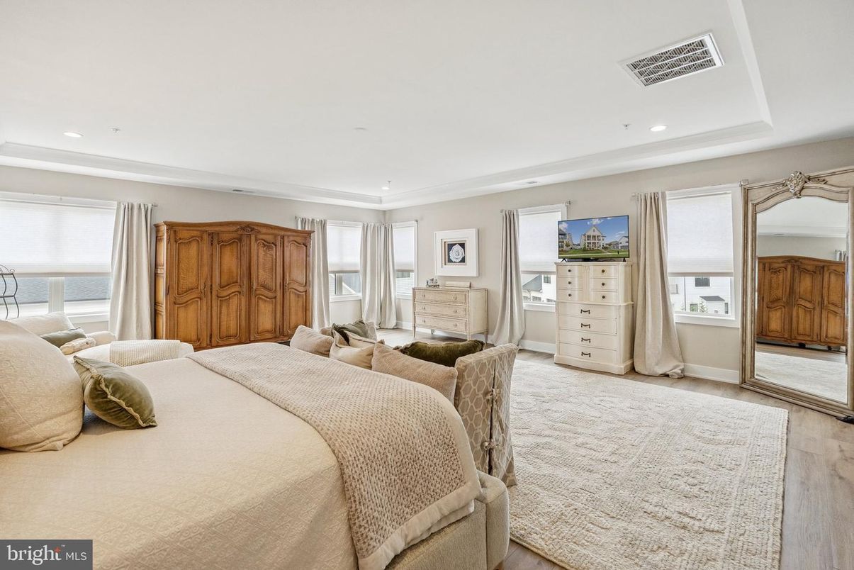 Bedroom, Interior, Recessed Lighting, Water