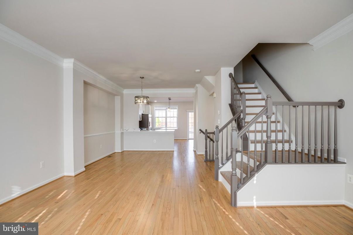 Empty room, Interior, Pendant Lights, Wood Texture Flooring