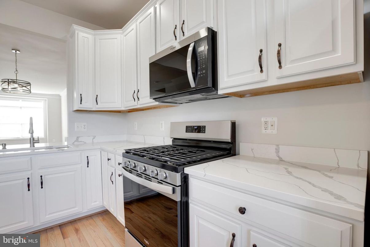 Interior, Kitchen, Pendant Lights, Wood Texture Flooring
