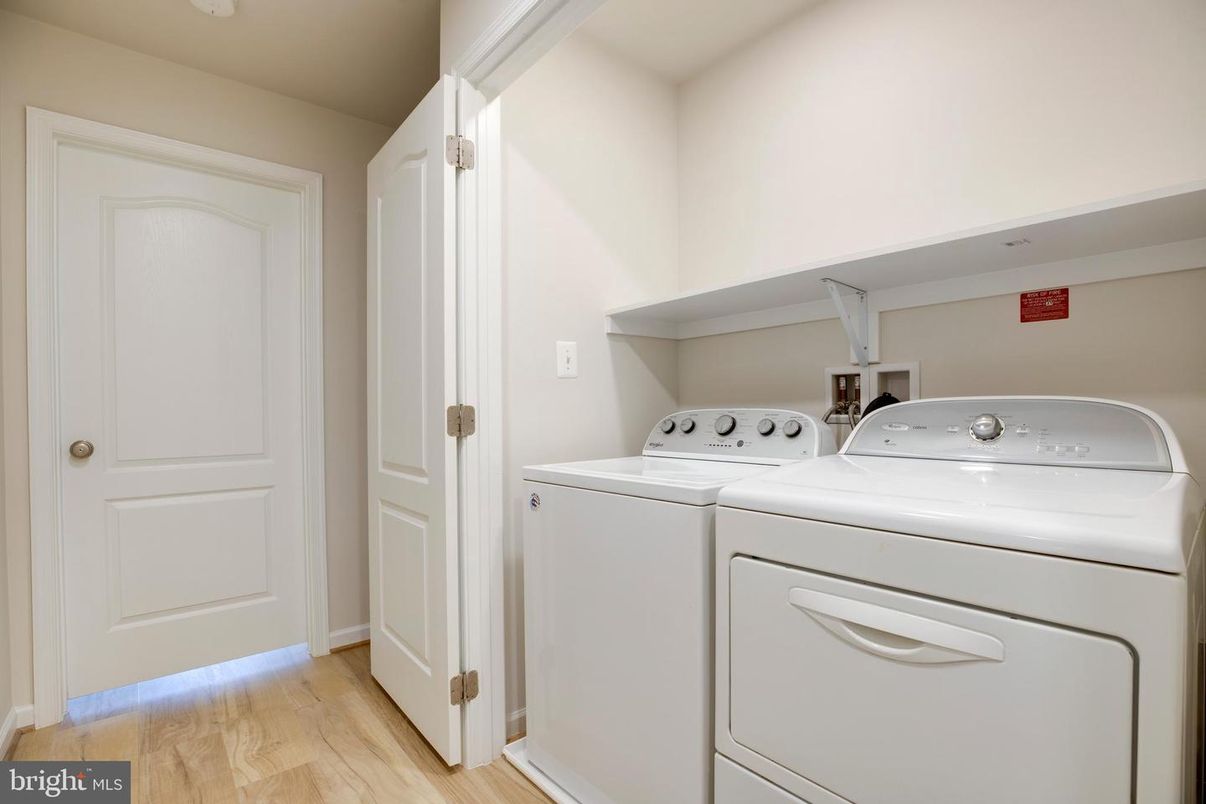 Interior, Utility Closets, Washer, Wood Texture Flooring