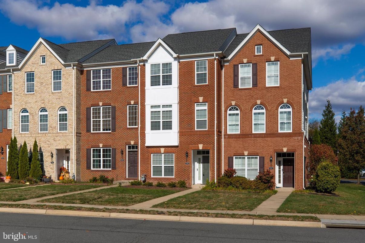Exterior, Facade, Brick Facade, Rowhouse