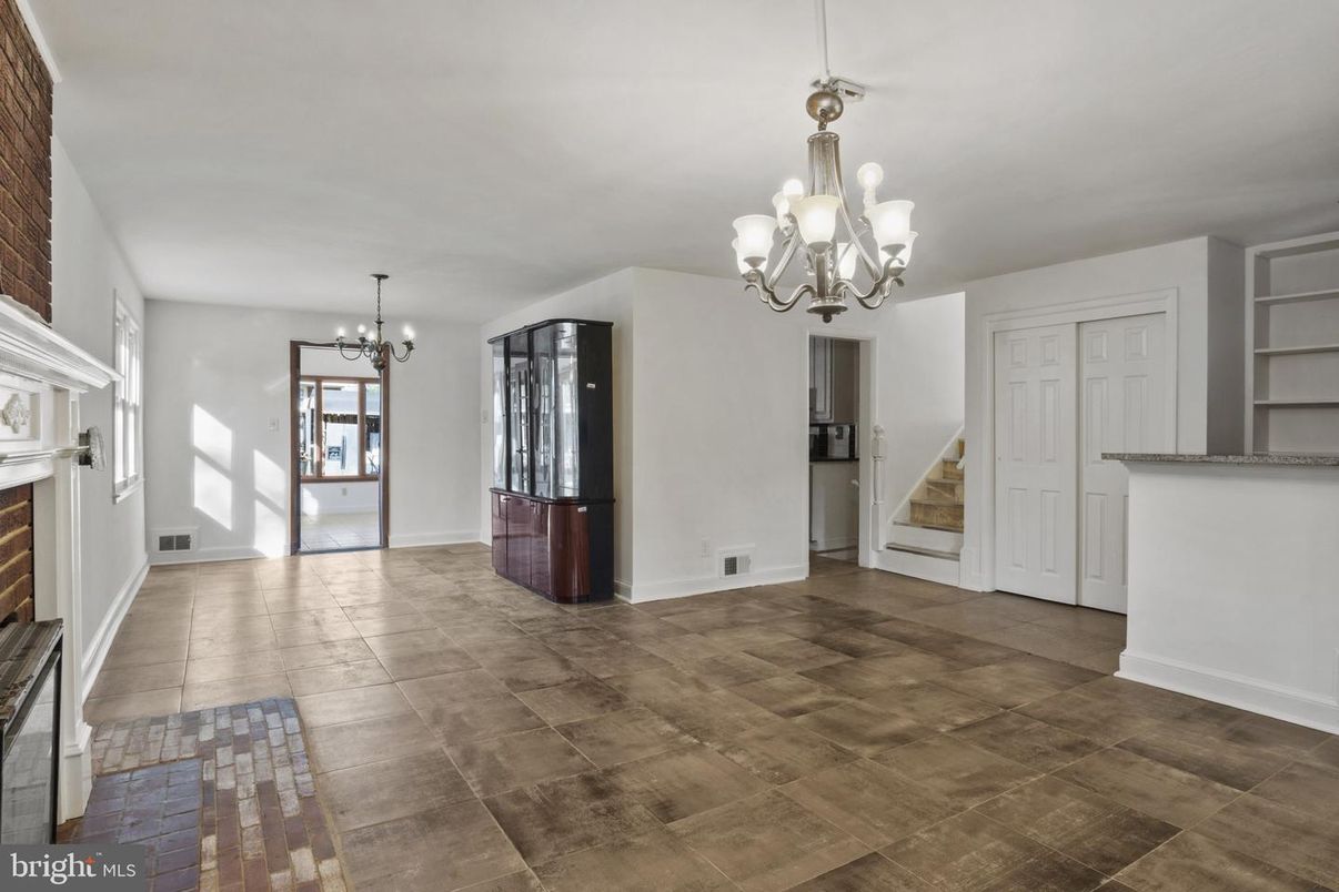 Chandelier, Interior