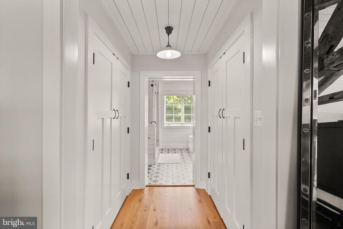 Bathroom, Interior, Pendant Lights, Wood Texture Flooring