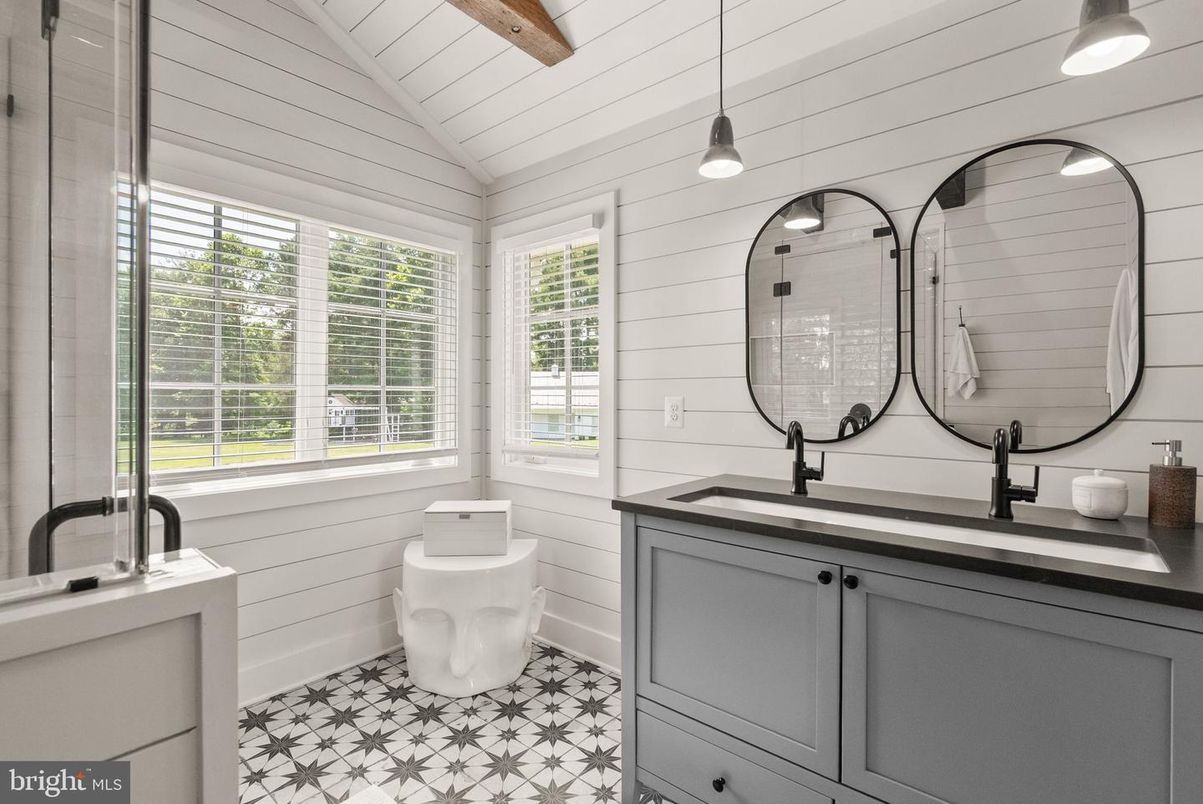 Bathroom, Dual Sink Vanities, Interior, Pendant Lights