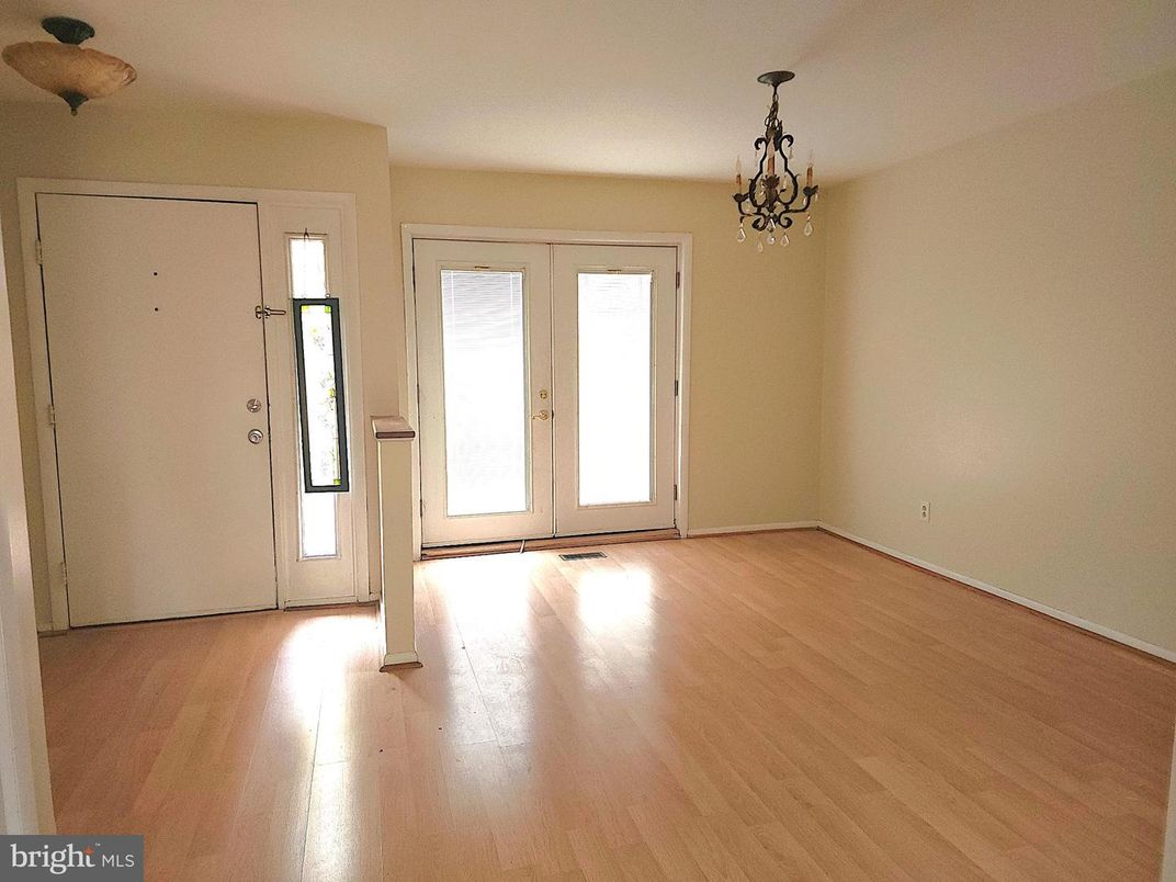 Chandelier, Empty room, Interior, Wood Texture Flooring