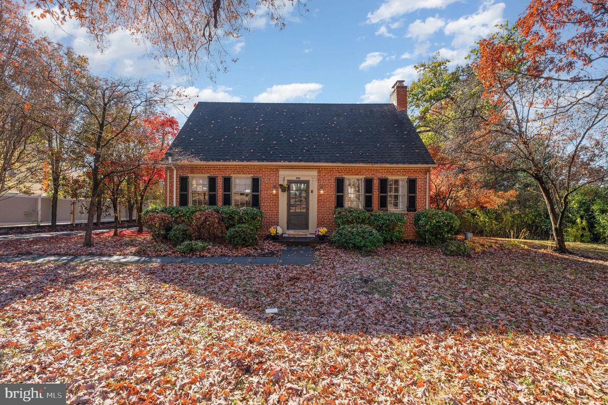 Exterior, Facade, Brick Facade, Cape Cod