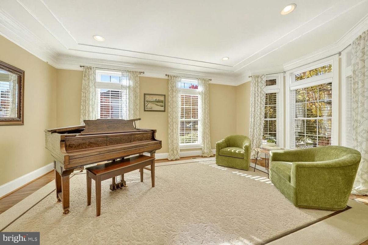 Interior, Piano, Recessed Lighting, Wood Texture Flooring