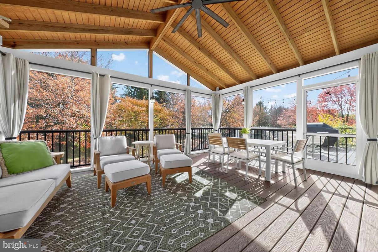 Dining room, Interior, Sun Room, Wooden Beams, Wooden Ceilings, Wood Texture Flooring