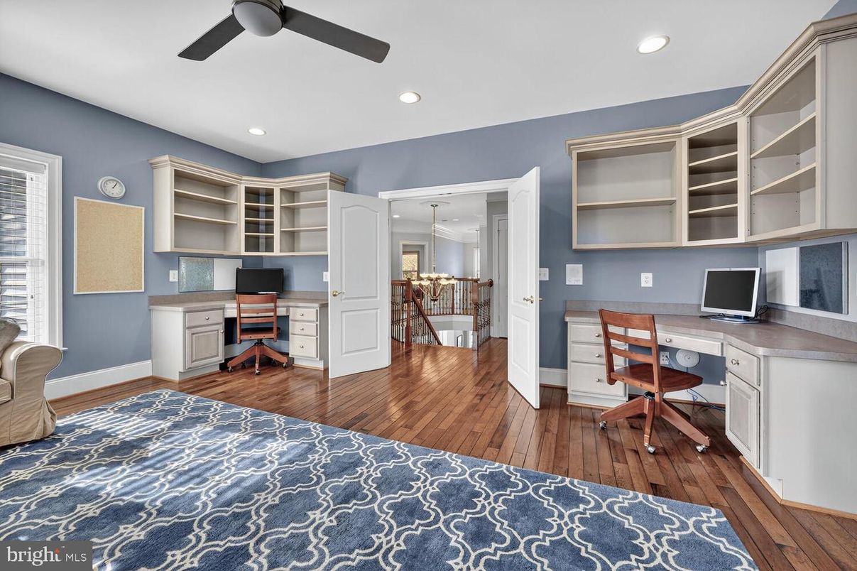 Home Office, Interior, Recessed Lighting, Wood Texture Flooring
