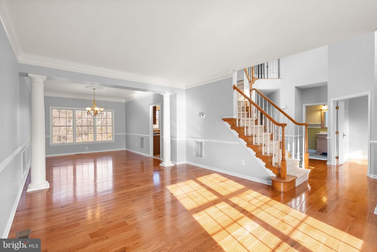 Chandelier, Empty room, Interior, Wood Texture Flooring