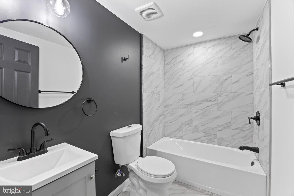 Bathroom, Interior, Marble, Marble Walls, Recessed Lighting