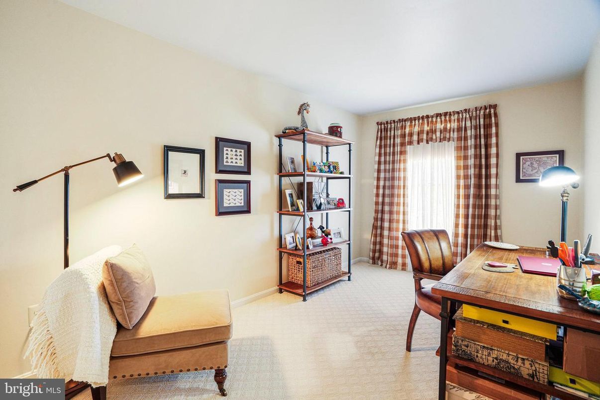 Home Office, Interior